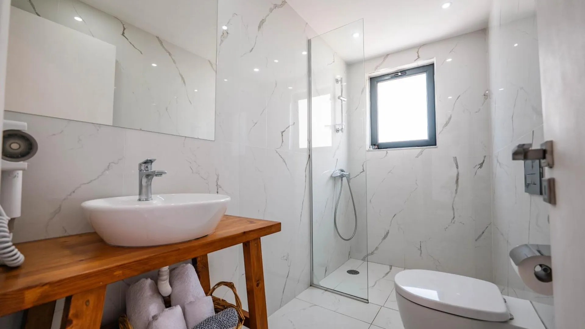 Kanes Boutique Hotel Sarande 3*,